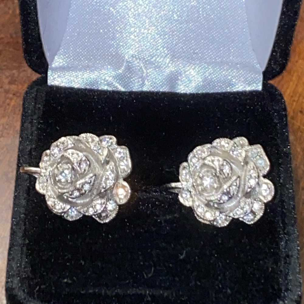🎄 Vintage NEWHOUSE Rhinestone Rose Earrings | Clip-On Sparkle Floral 🎄